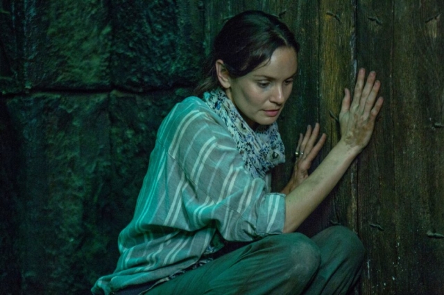 Cánh Cổng Sinh Tử, The Other Side of the Door