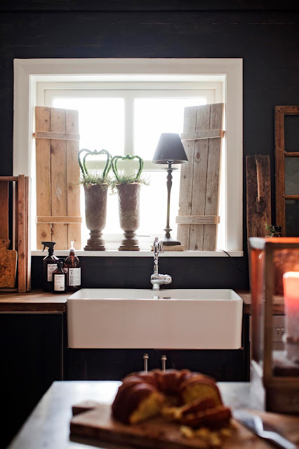 Cozy home in the Swedish countryside with natural festive decoration