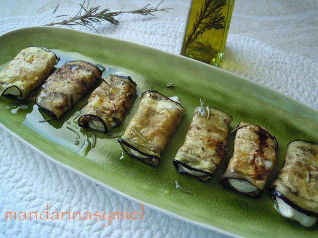 rollitos de berenjena con queso de cabra y aceite de romero - Mandarinas y miel