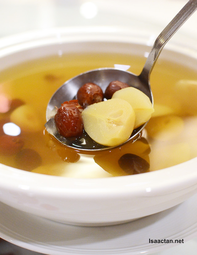 Double-boiled Sweetened Chrysanthemum Tea with Pear, Red Date and Aloe Vera
