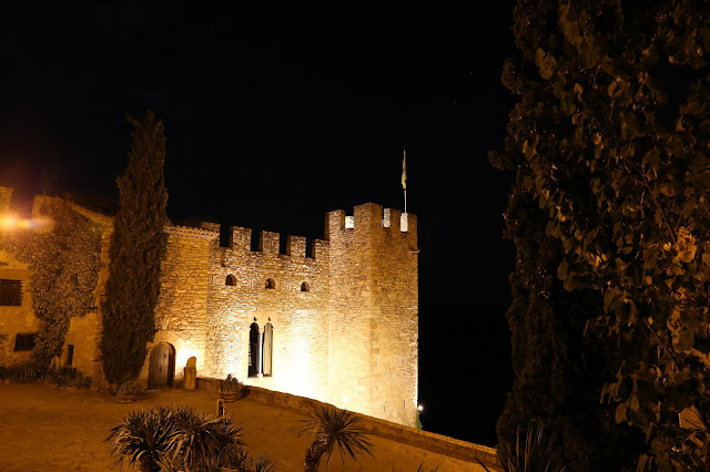 Escapada romántica al pueblo medieval de Montsonís y su castillo