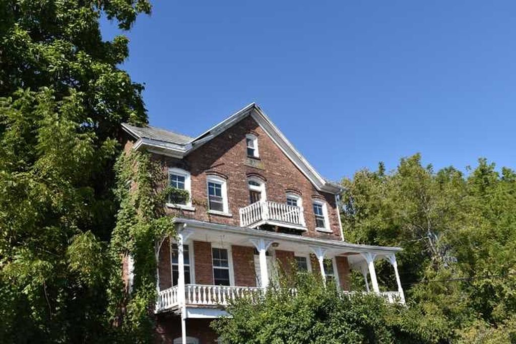 Sweet House Dreams 1872 Brick Victorain in Port Ewen, New York