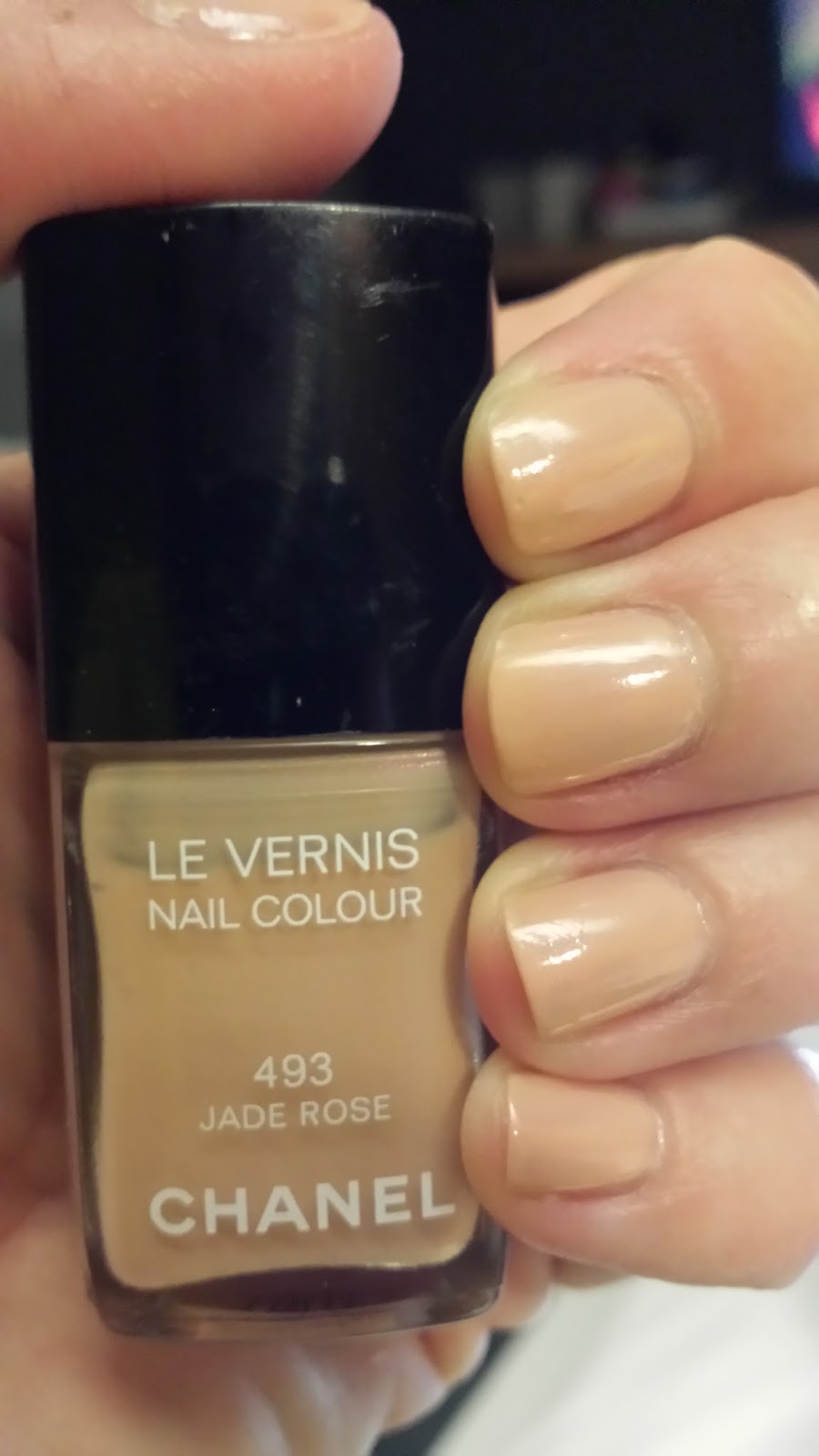 Lipgloss Chanel nail polish in Jade Rose