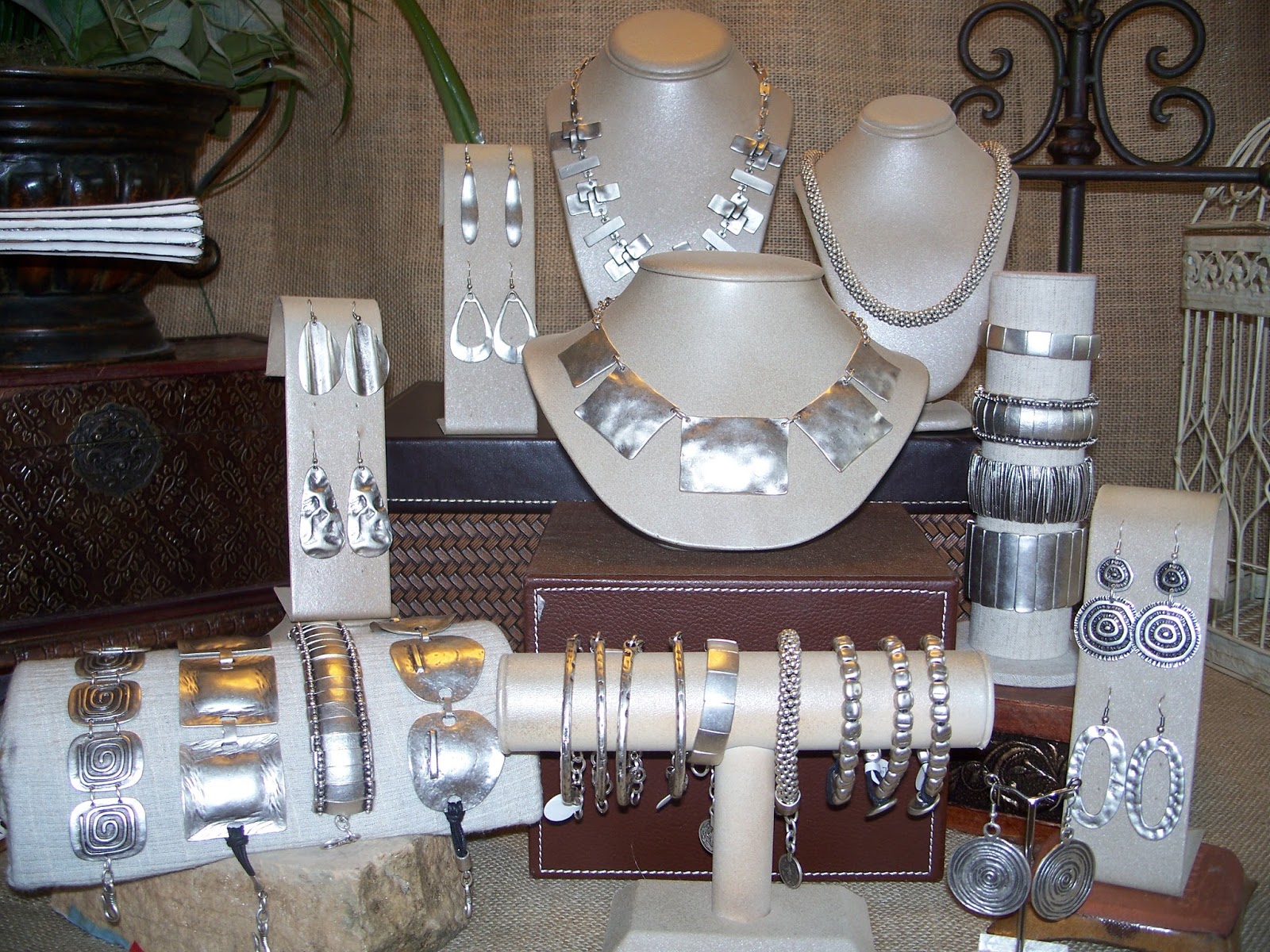 Buy and Sell Florida Businesses FOR SALE Jewelry Store in Popular