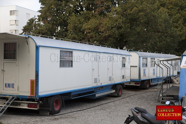 Des wagons en gare de Bulle à la place du Russalet, installation des roulottes. ( Bulle le 24 septembre 2018 ).  photo Philippe Ros