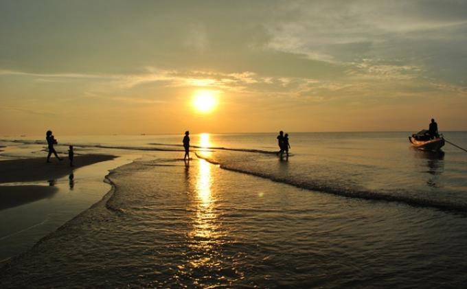 Keindahan Pantai Ujung Pandaran Sampit. Kalimantan Tengah - Wisata