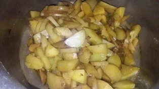 adjust-the-salt-in-potatoes