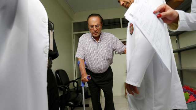 Maluf deixa hospital e voa de jatinho fretado para casa em SP