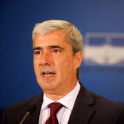 Η ΝΔ παρακάμπτοντας απροκάλυπτα τους ίδιους τους υποψηφίους της, Κουμουτσάκο και Σπηλιωτόπουλο, στηρίζει Σγουρό και Καμίνη στο δεύτερο γύρο!