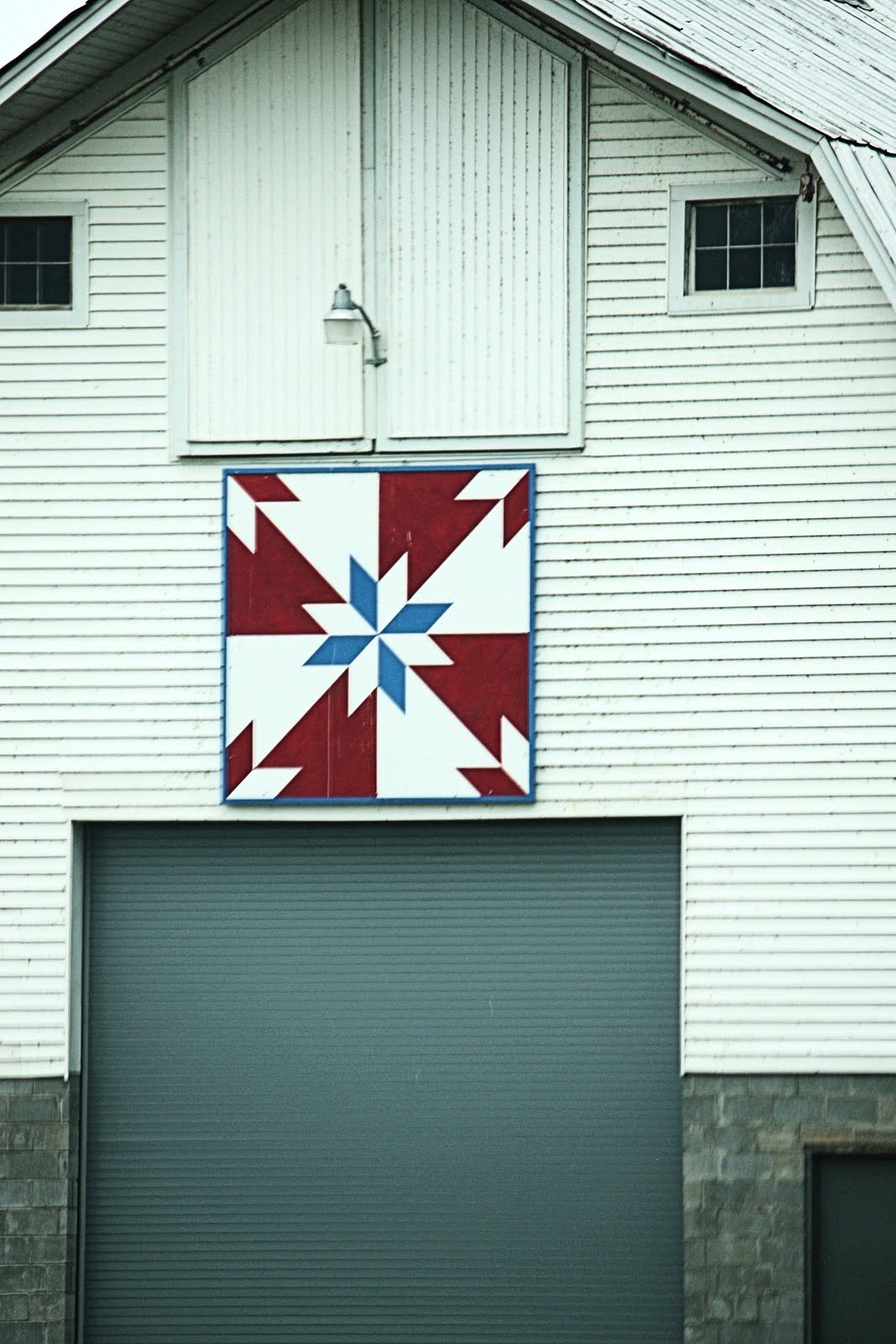 round-the-bend-barn-charm-on-ruby-tuesday