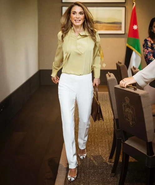 Queen Rania met with the Amman Design Week 2017 team at the Ras Al Ain Hangar Gallery in Amman. Prada blouse