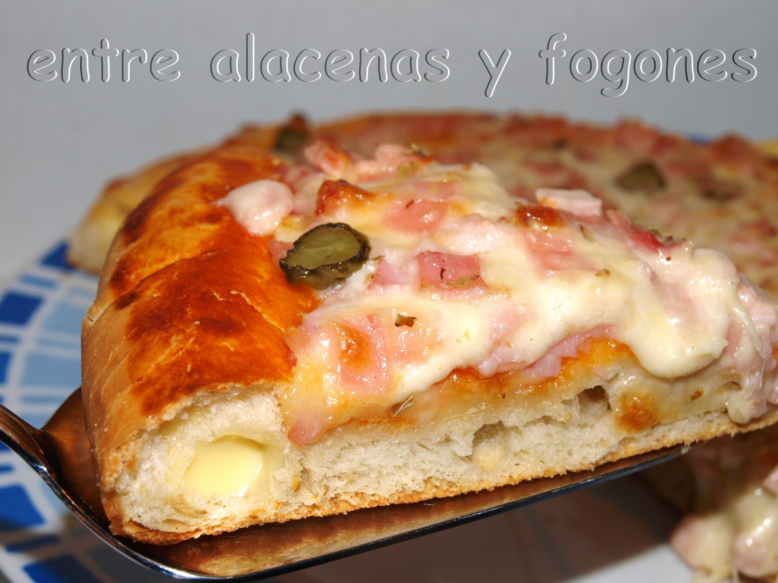 Entre alacenas y fogones... Pizza de base "gordita"