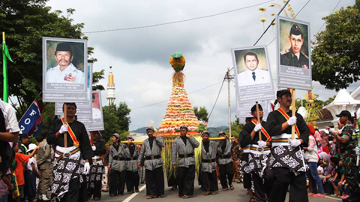 Album Foto Prosesi Kirab Perayaan Hari Jadi Pacitan Ke-272 Album Foto Prosesi Kirab Perayaan Hari Jadi Pacitan Ke-272