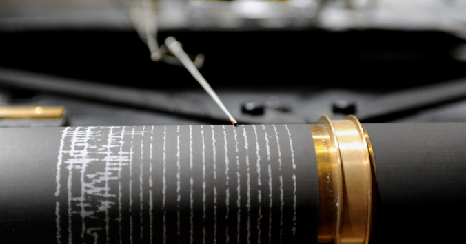 Alat Ukur Getaran Gempa Bumi - Passerad