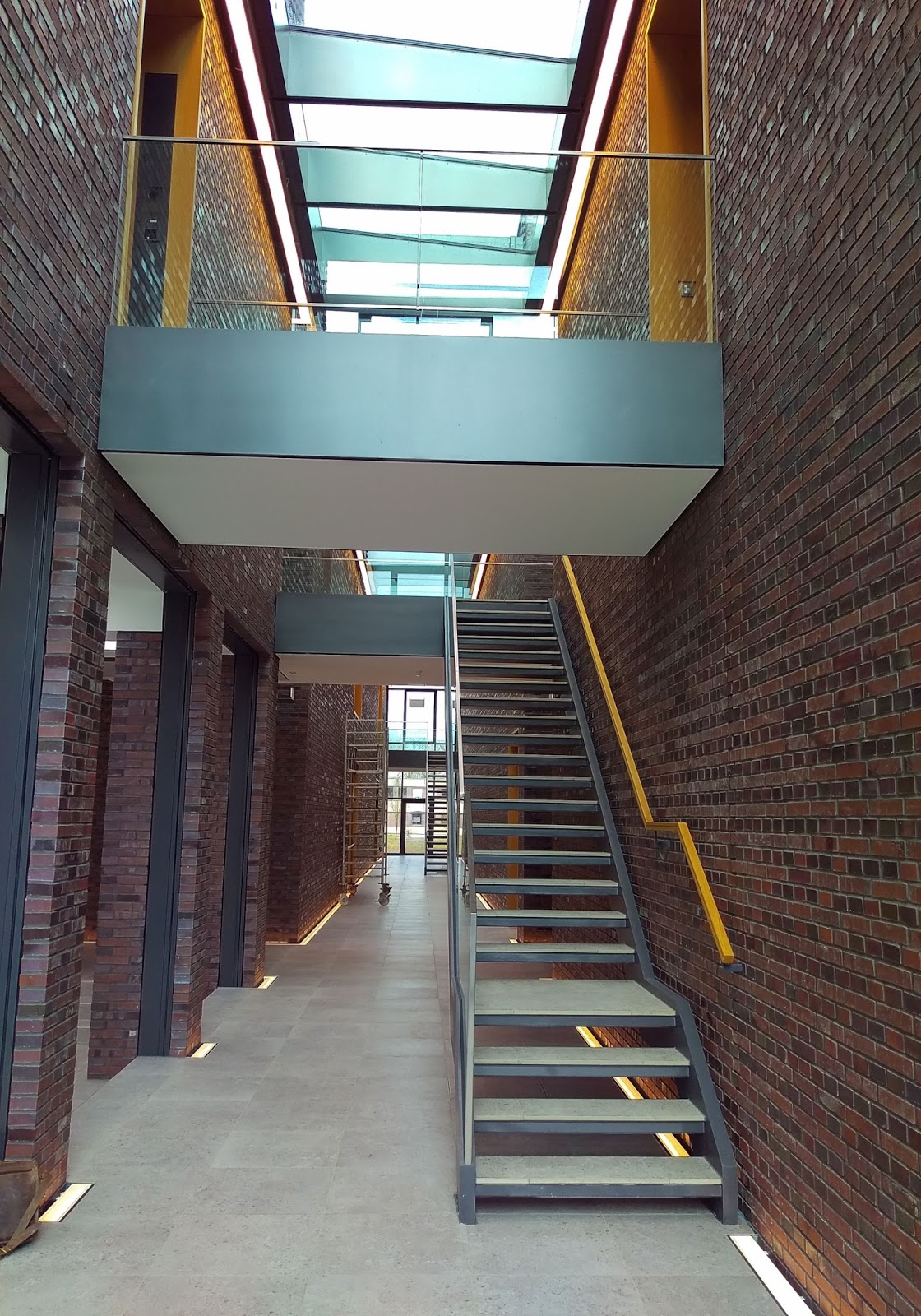 Ganzglasgelander Treppe Podest Frobel Metallbau