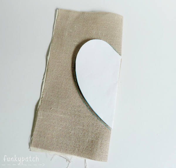 Como hacer un mug rug o posa vasos con corazones