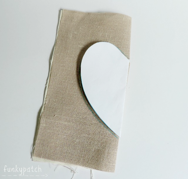 Como hacer un mug rug o posa vasos con corazones