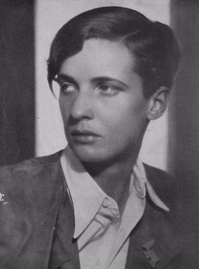 23 Amazing Black and White Photographs of Annemarie Schwarzenbach Taken