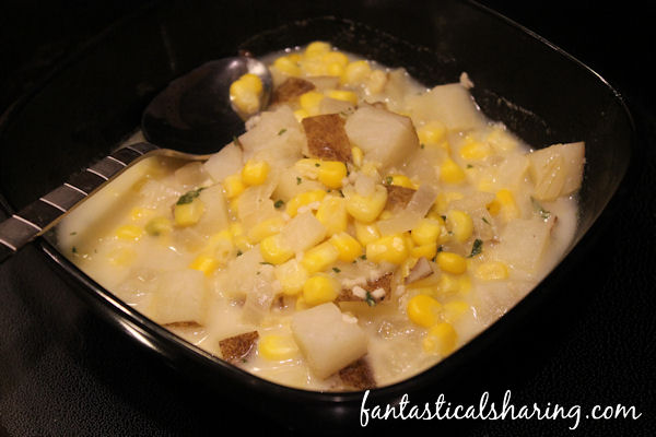 Corn Off the Cob Soup //  This meatless corn soup is simple yet really yummy! #recipe #soup #corn