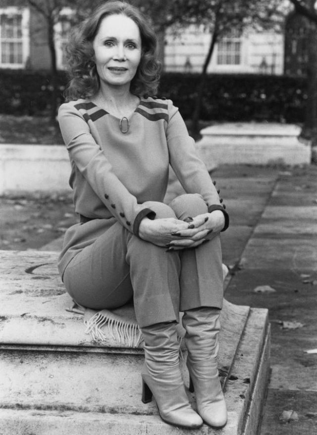 20 Beautiful Vintage Photos of Katherine Helmond From Between the Late