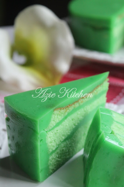 Pandan Layer Cake - Azie Kitchen