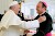 Nuovo scandalo in Vaticano: vescovo della Curia è accusato di abusi