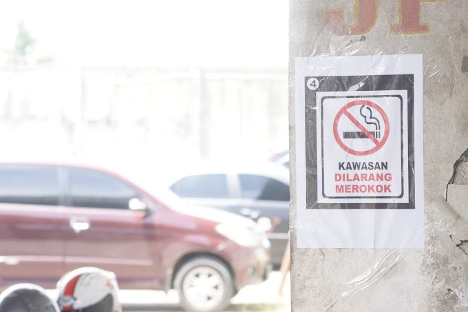 Kawasan dilarang merokok...!