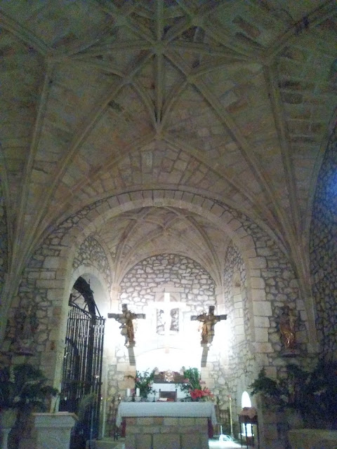 Interior de la Iglesia de San Pedro de Oreña. Cantabria