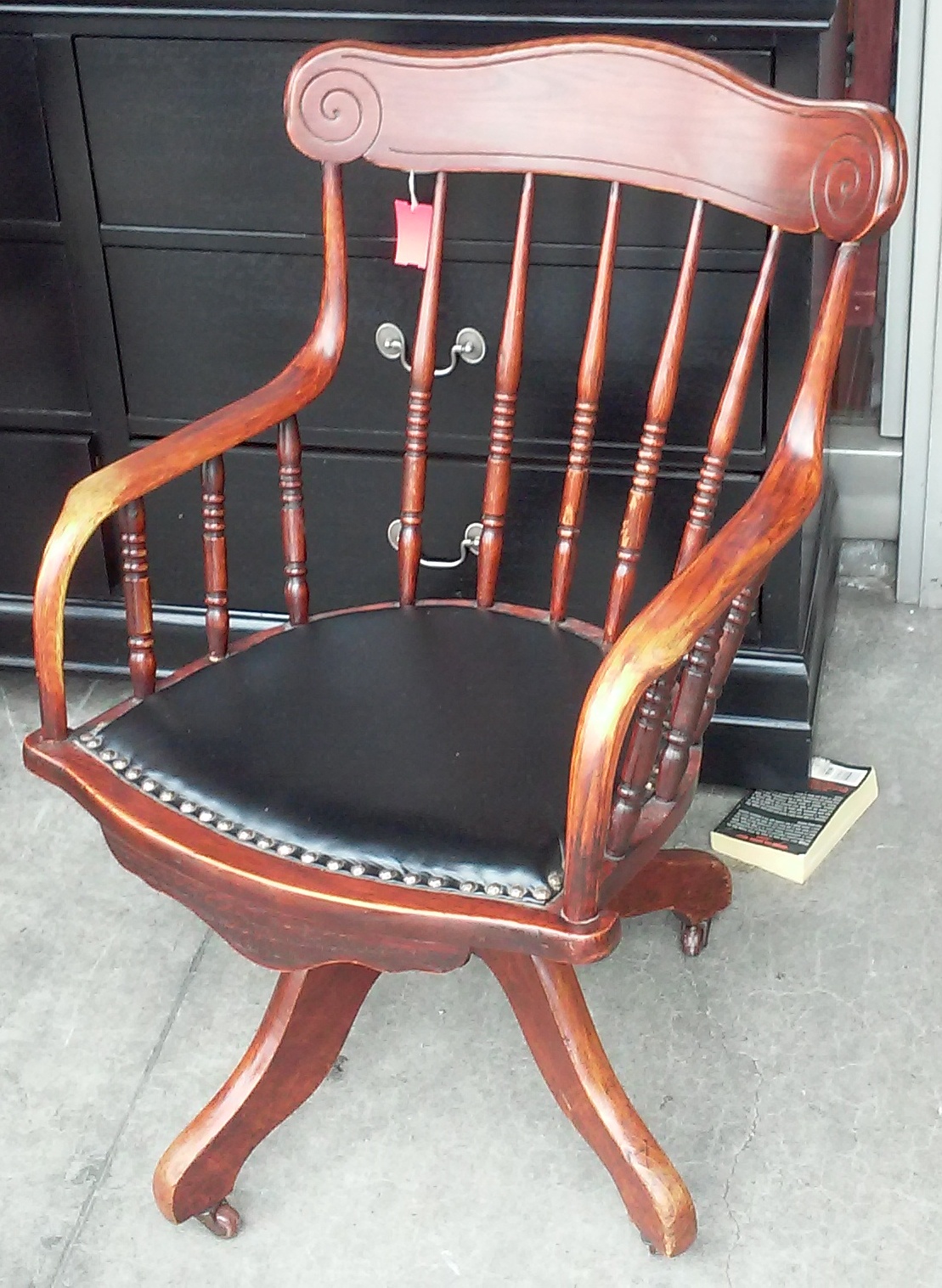 UHURU FURNITURE & COLLECTIBLES SOLD 4043 Vintage Desk Chair on Wheels