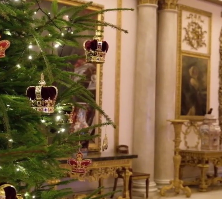 Queens of England All the Queen's Christmas Trees Buckingham Palace
