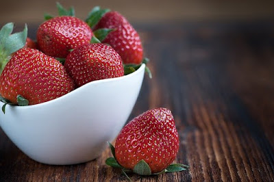 gambar buah strawberry, macam-macam buah berry liar