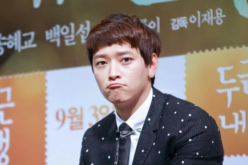 무의식적으로 나오는 강동원 귀여운 버릇.gif | 인스티즈