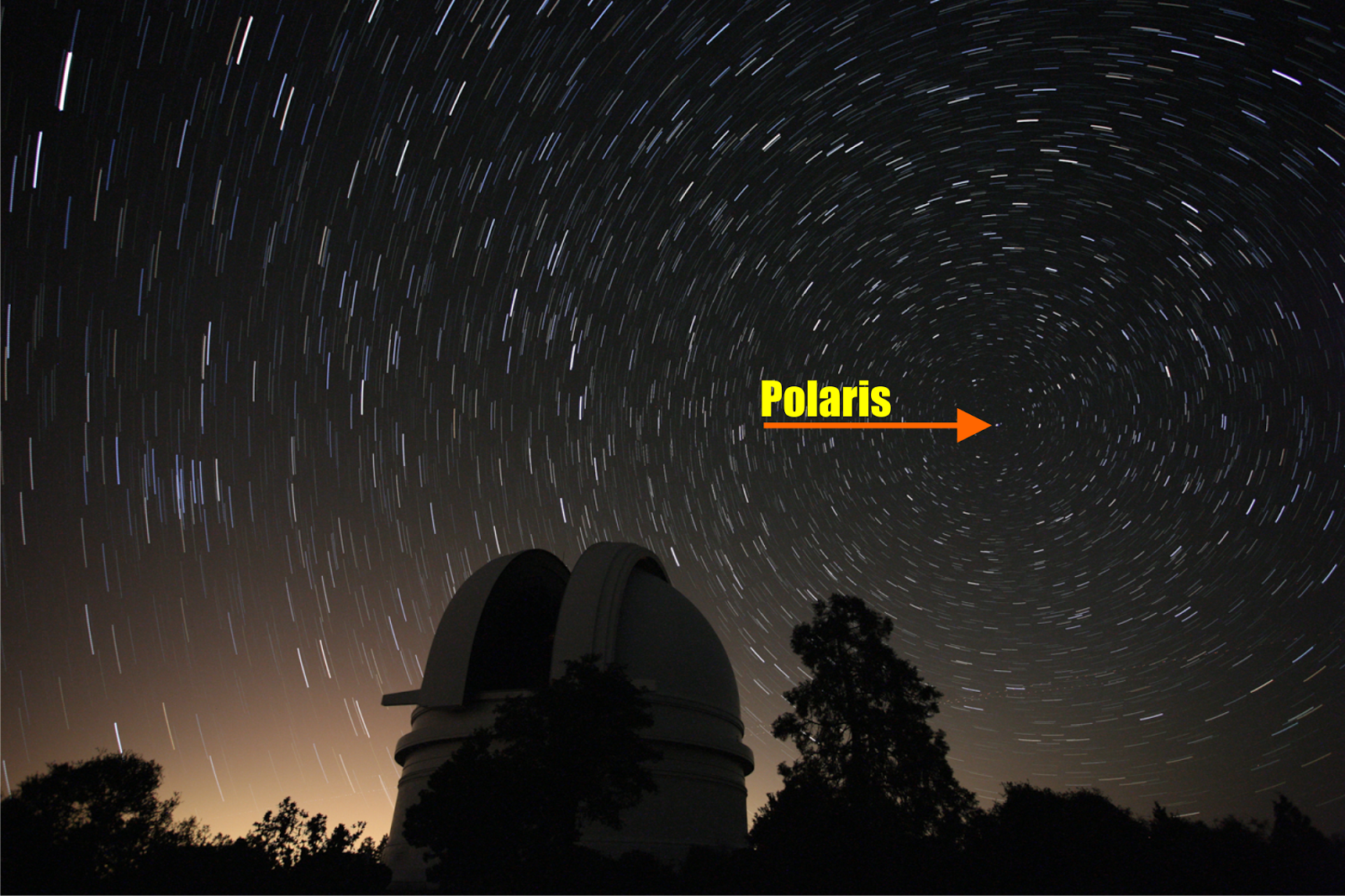 Polaris sempre ao centro das trilhas das estrelas