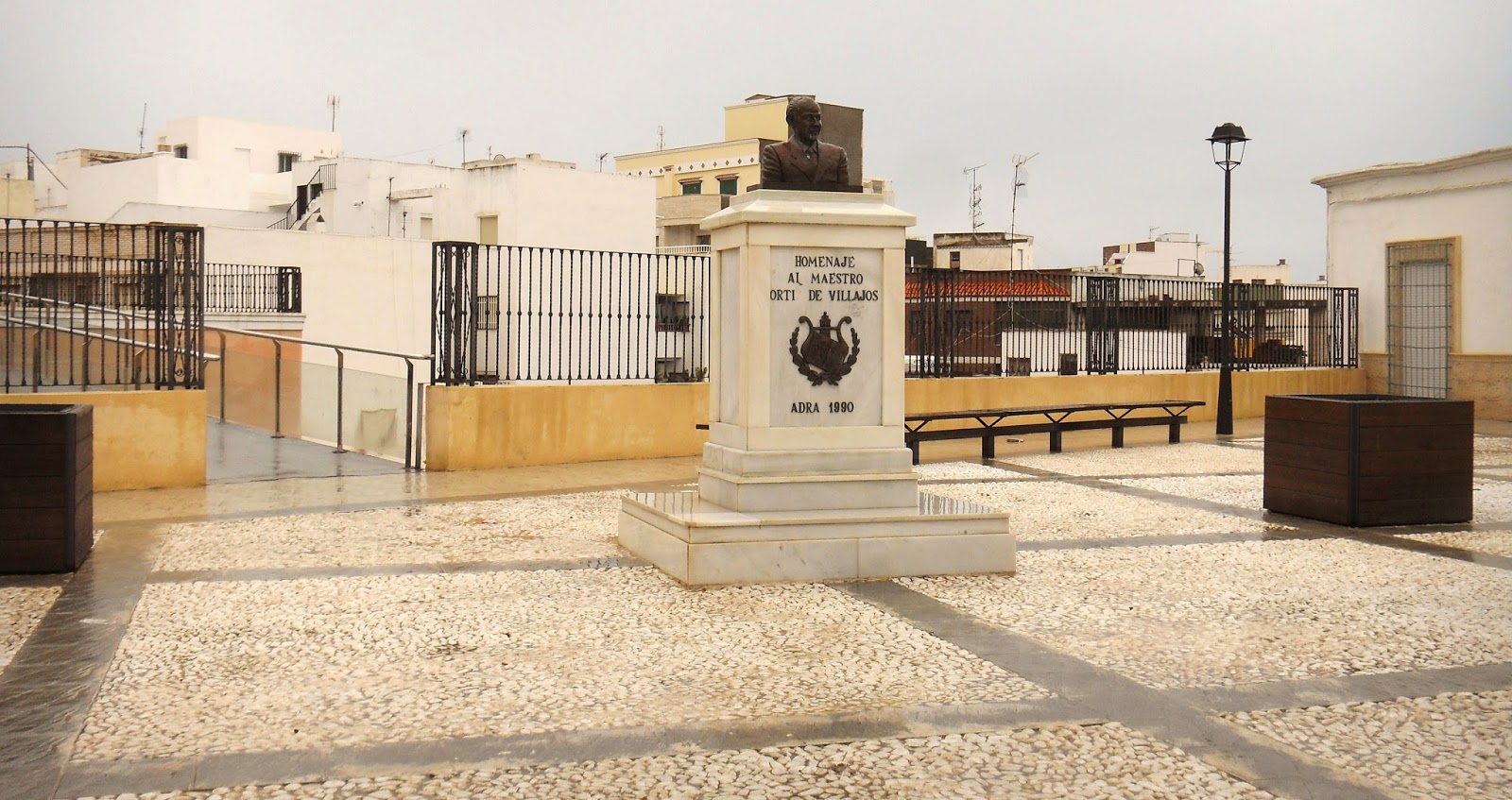 Foto de Plaza de Ortiz en Adra, Almería