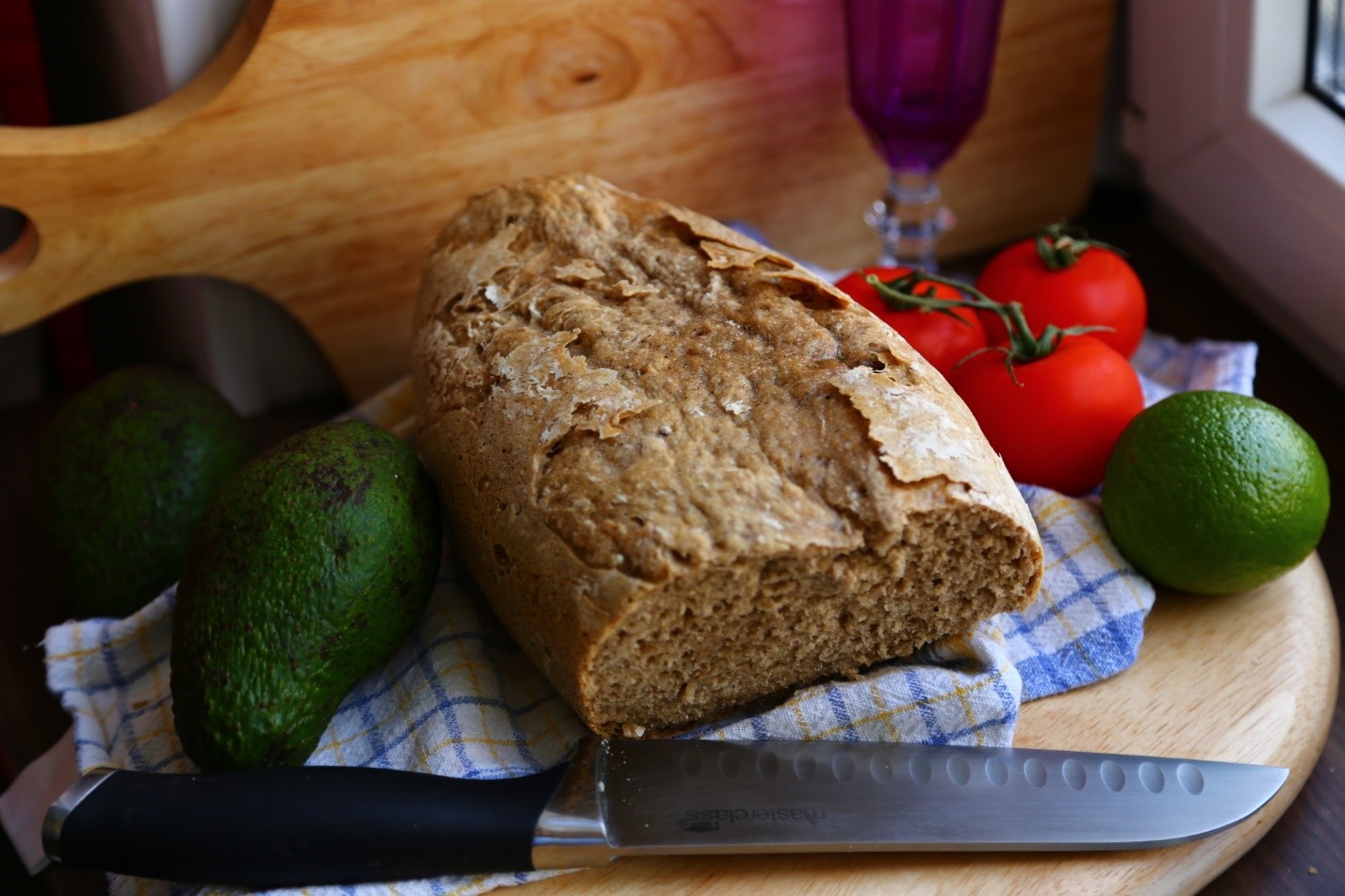 Диетический хлеб. Черствый хлеб фото. Хлеб ржаной диетический. Хлеб черный диетический. Хлеб с кориандром