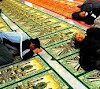 Hukum Tidur Terlentang di Hadapan Orang Shalat