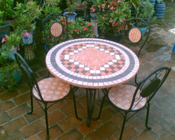 Garden table from Mosaic – 30 super models!