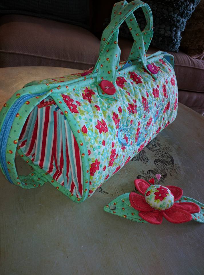 She's just a girl who creates... My Quilters Bee Bag and Box Loom Bags