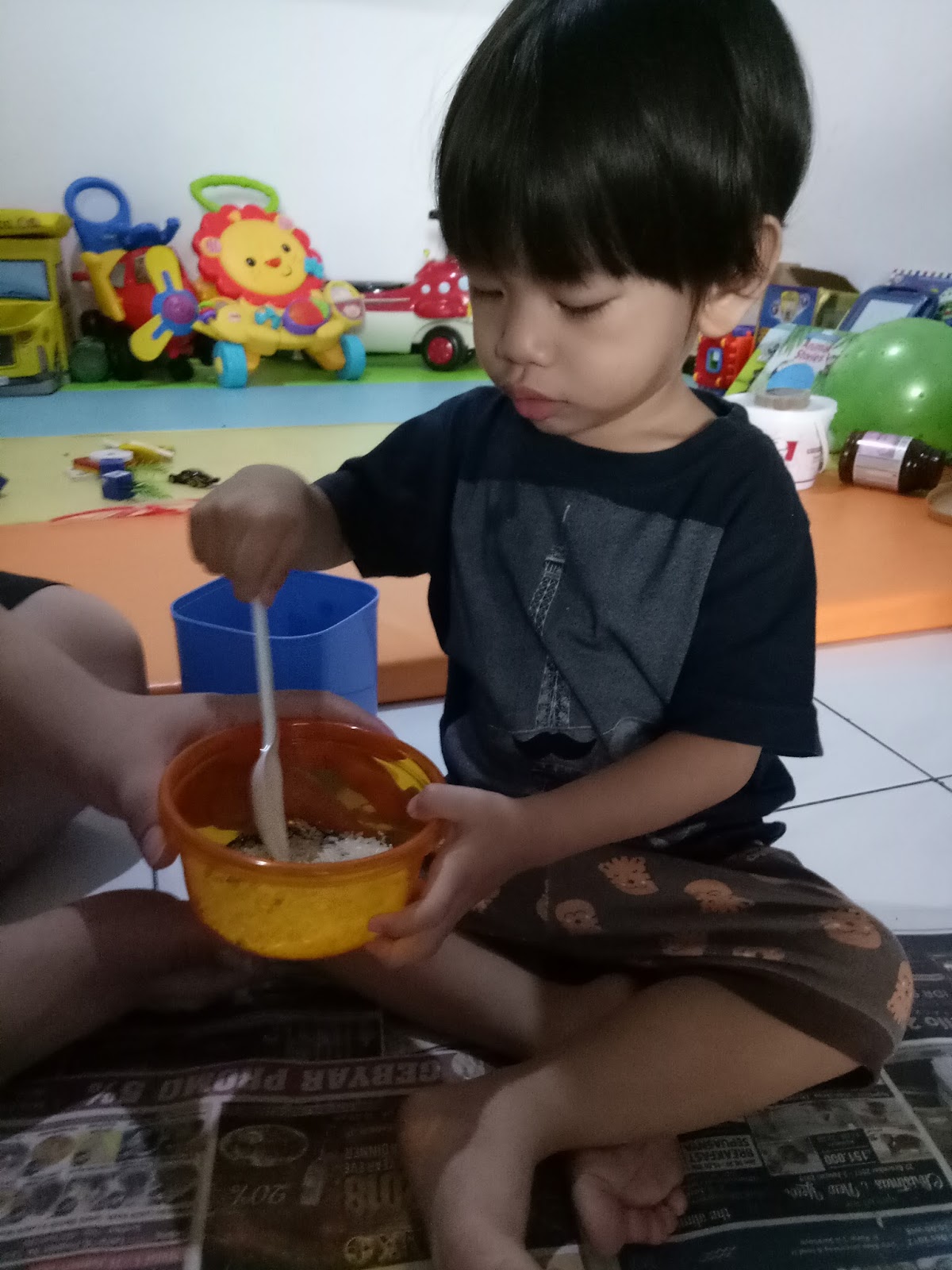 Serunya Mewarnai Beras (dan Aneka Stimulasi untuk Anak