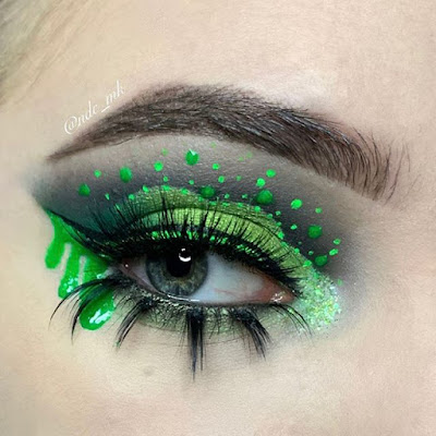 23+ Creepy Halloween Eye Makeup Ideas To Copy In 2019 Still trying to find the proper makeup to wear this Halloween 23+ Creepy Halloween Eye Makeup Ideas To Copy In 2019