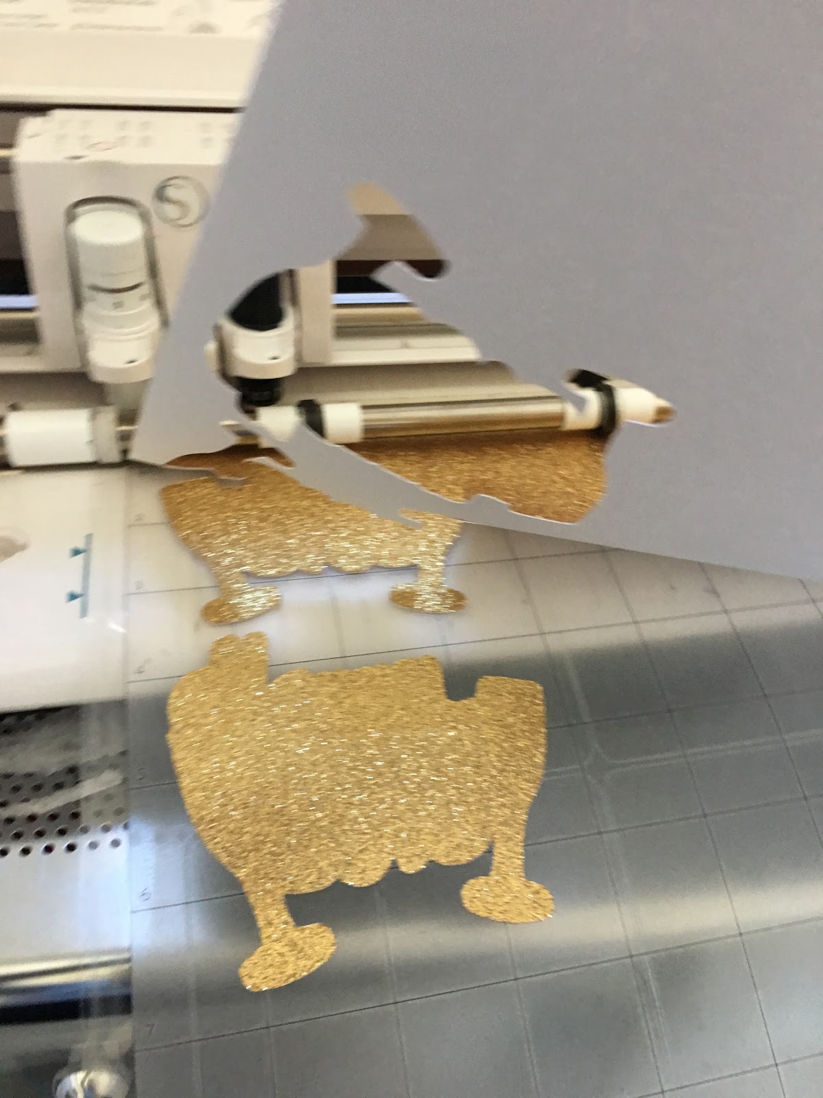 Designing Cake and Cupcake Toppers with Silhouette CAMEO for Beginners