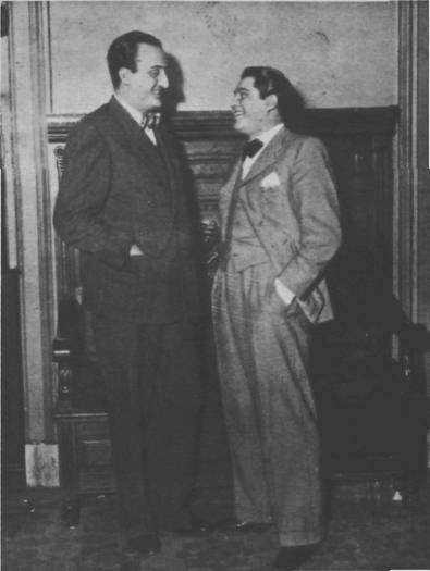 Oscar Alonso (derecha) con Horacio Pettorosi en Radio Prieto(1936).