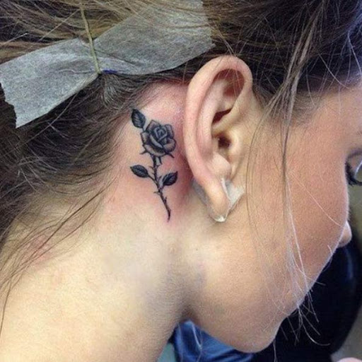 Este blackwork rosa