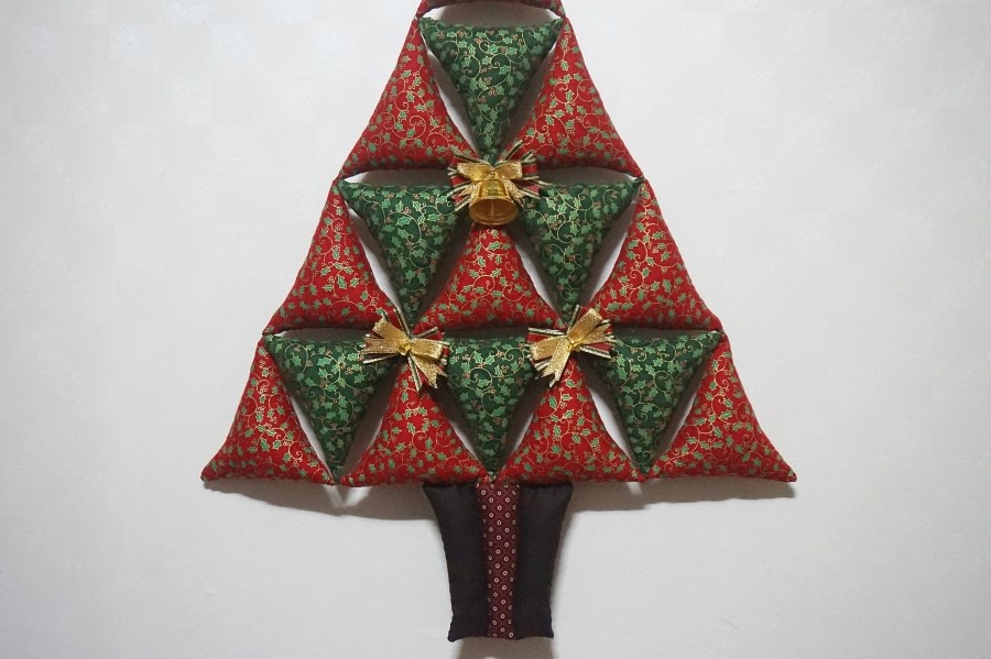 Christmas Tree Soft Toy panel. DIY step-by-step tutorial. Елочка из треугольников к Рождеству.