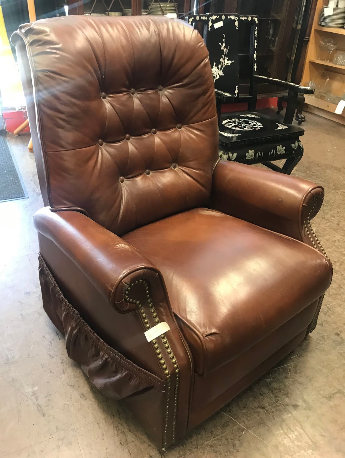 UHURU FURNITURE & COLLECTIBLES SOLD 23949 Franklin 34” Wide Vintage Vinyl Recliner 80