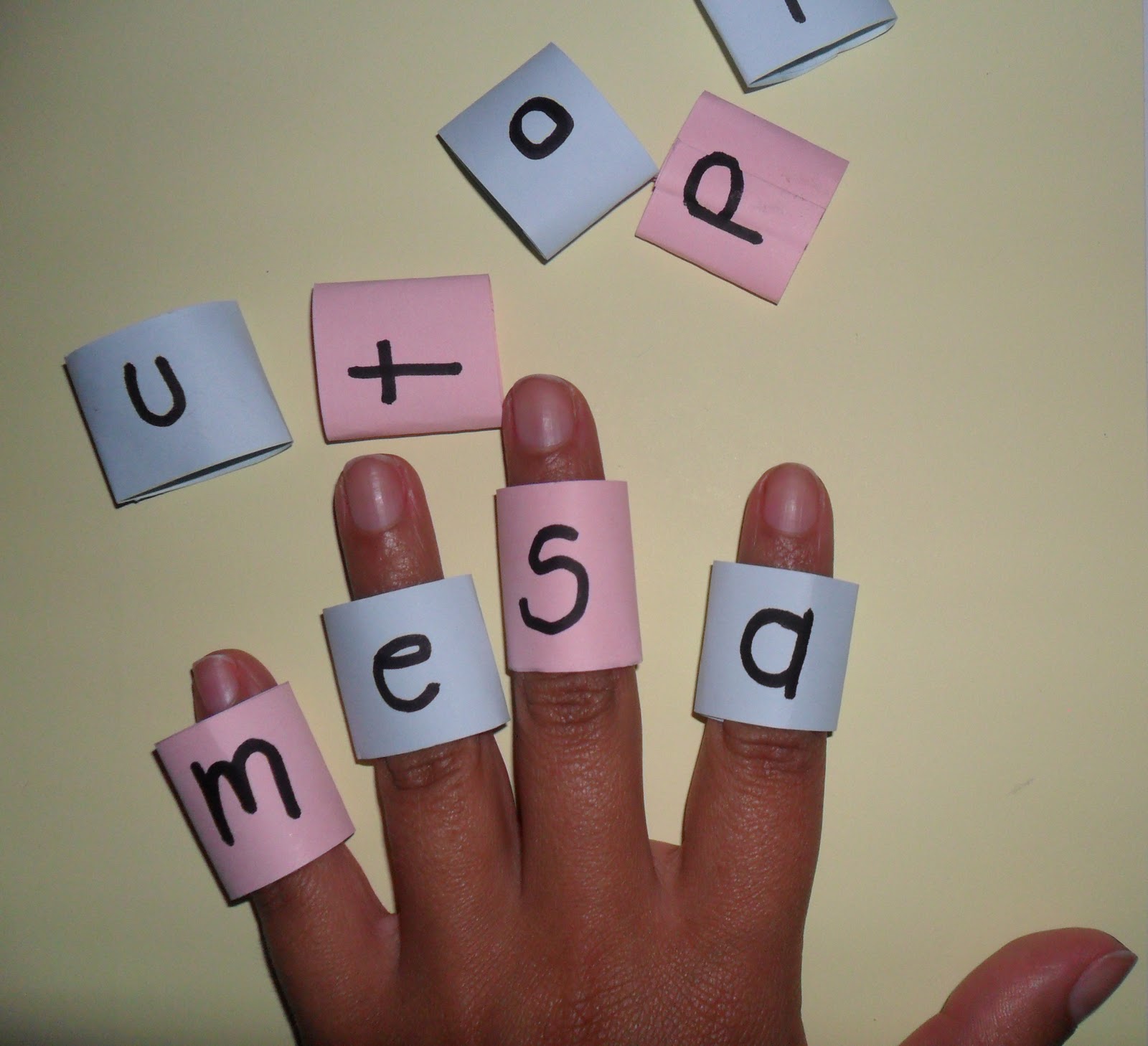 Material pedagógico hecho en casa: Anillos de letras