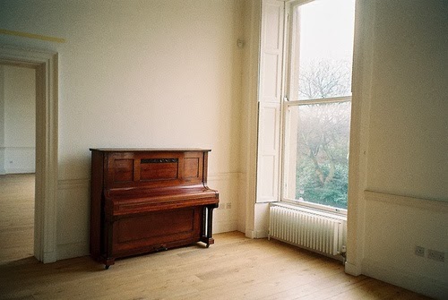 piano en una casa antigua