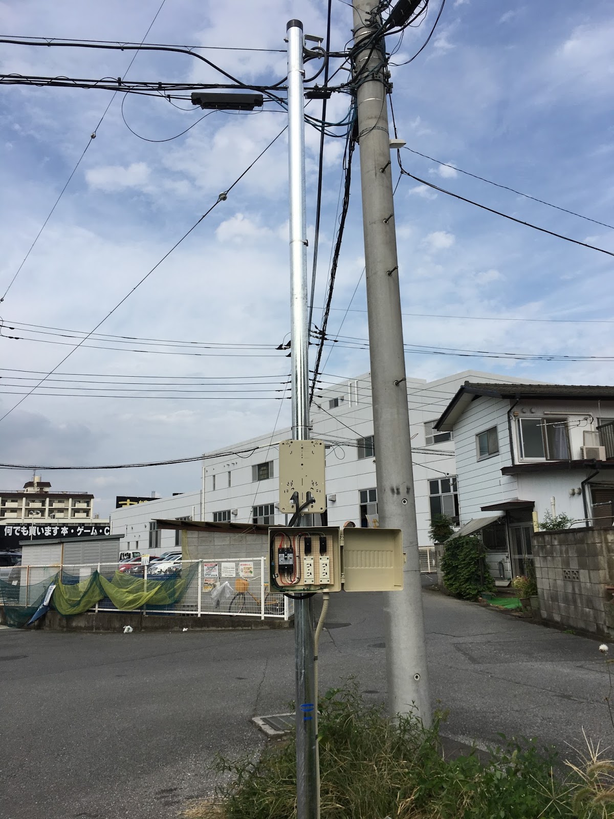 鉄柱 電柱 仮設ポール 電線引き込み 電工 住宅設備 電信柱 鉄柱 電柱 仮設ポール 電線引き込み 電工 住宅設備 電信柱