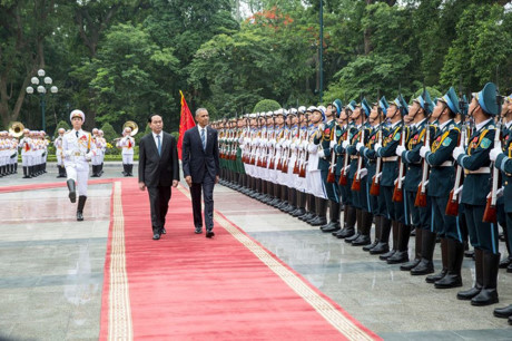 Anh Viet Nam don Obama trang trong va nong hau len fanpage Nha Trang - Anh 3