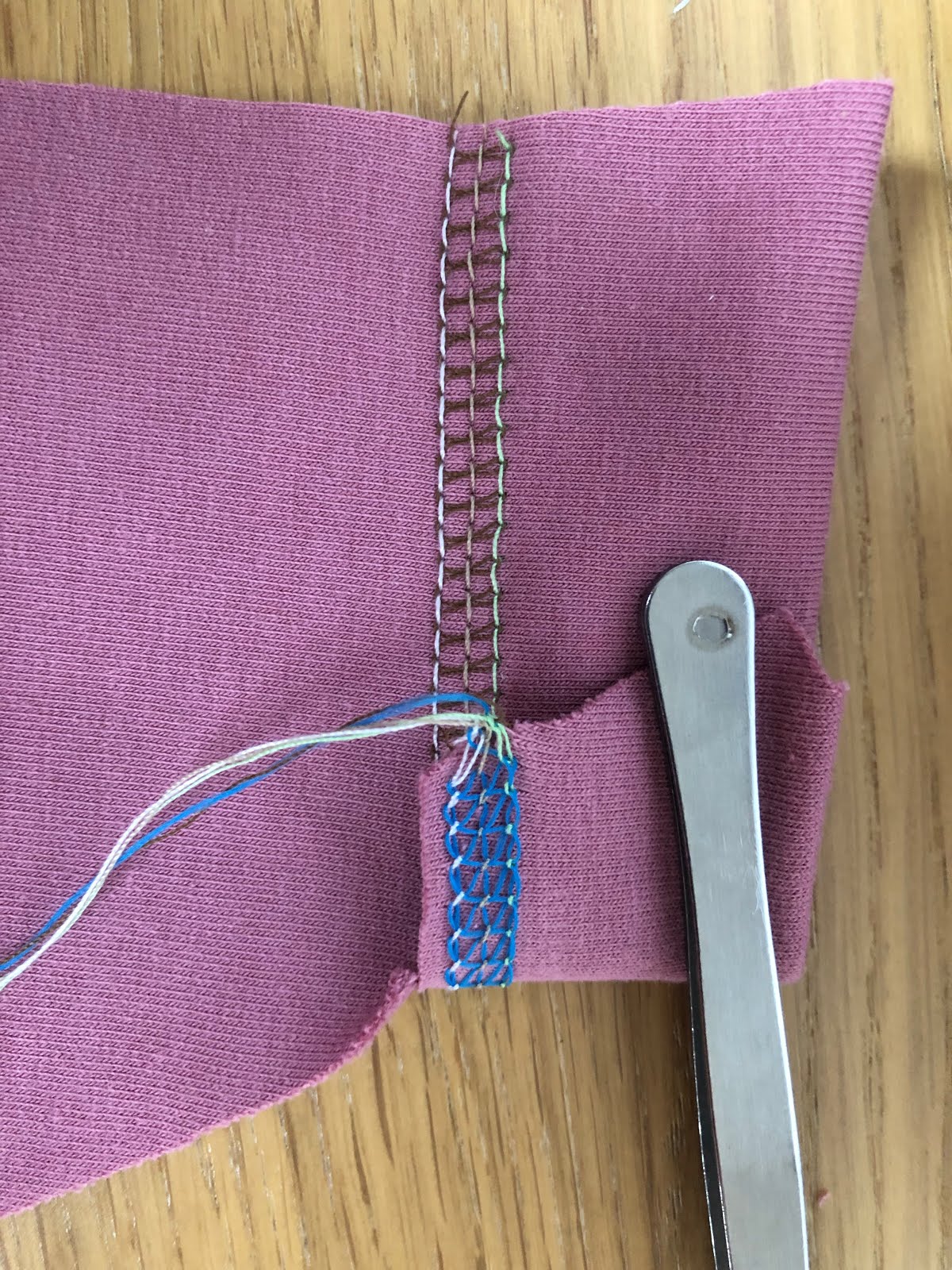 Renske Creatief Verschil tussen de overlock en de coverlock naaimachine